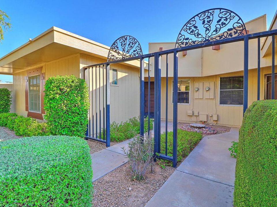 1st image of 10460 W Palmeras Dr