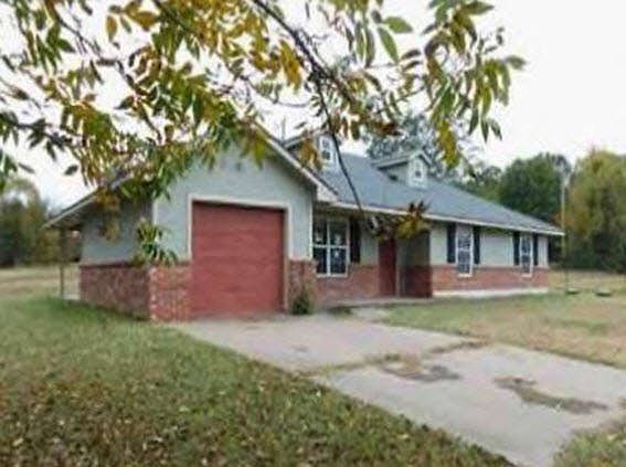 3rd image of 717 Shawnee Dr