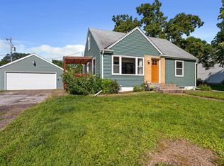 2821 Lakeview Ave, Roseville, MN 55113