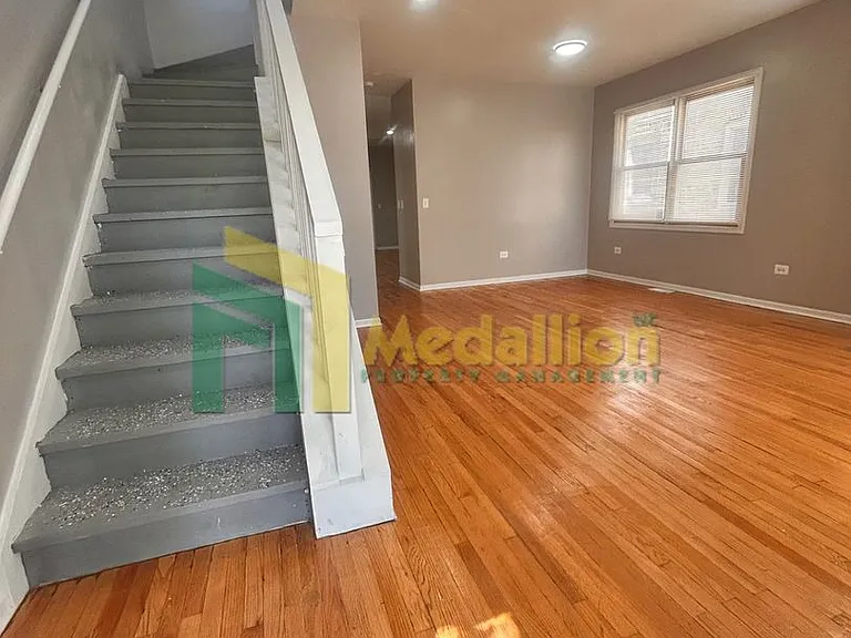 5954 S Maplewood Ave — Photo 3