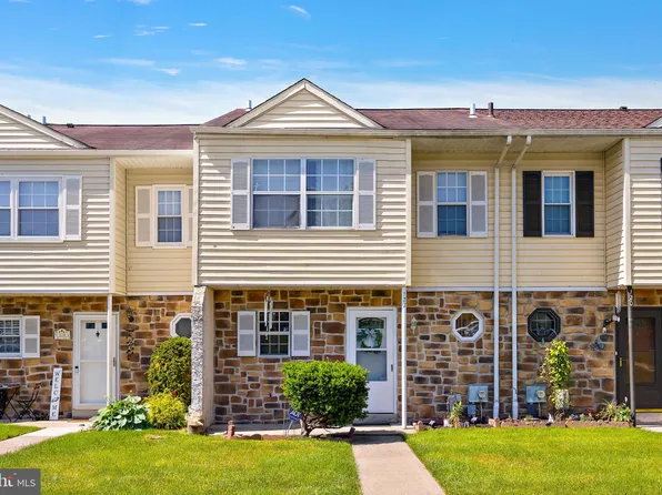122 Chester Ct, Downingtown, PA 19335