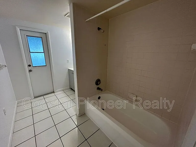 8819 W Robson St — Photo 11