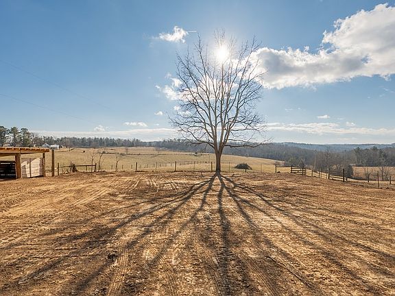 3rd image of 1865 Oak Grove Rd