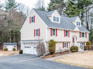 33 Ginsburg Dr, Tewksbury, MA 01876