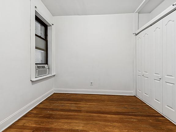 3rd image of 160 Wadsworth Ave APT 403