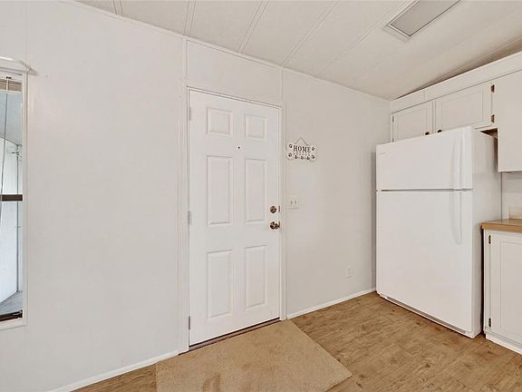 5th image of 409 Village Cir SW