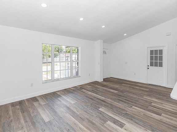 3rd image of 3204 SAINT JAMES AVENUE
