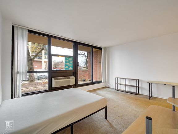 2nd image of 2941 S Michigan Ave APT 107