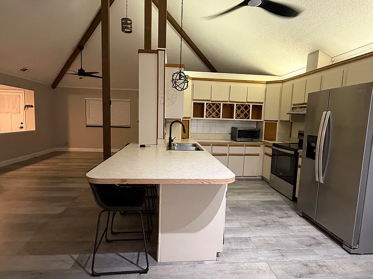 1404 Paula Dr — Photo 5