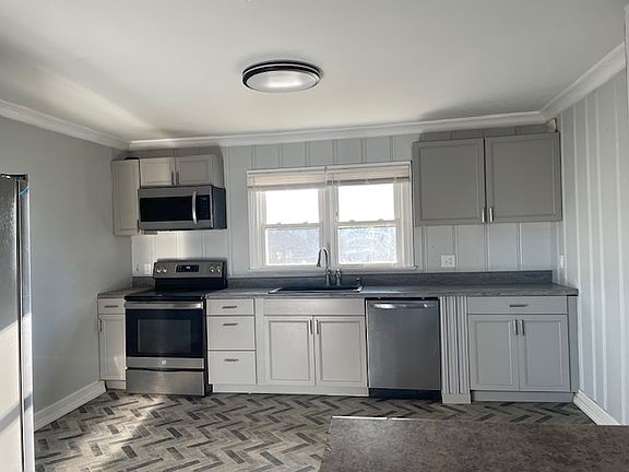 5th image of 1715 N Pleasantburg Dr
