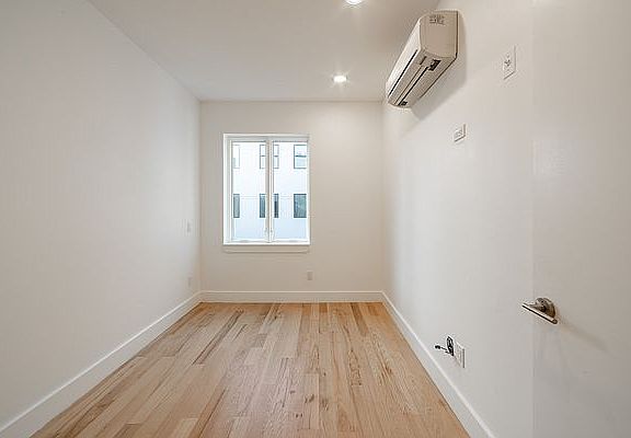 4th image of 210 Linden Blvd #7R