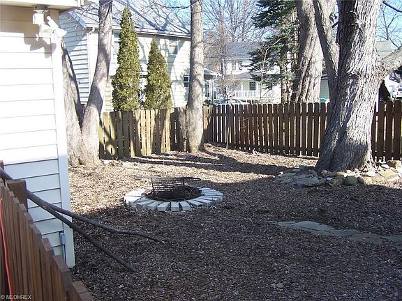 3rd image of 253 Roosevelt Ave