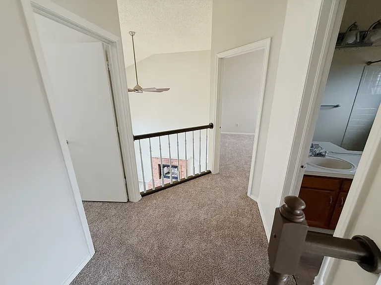 8061 Scarborough Dr — Photo 38