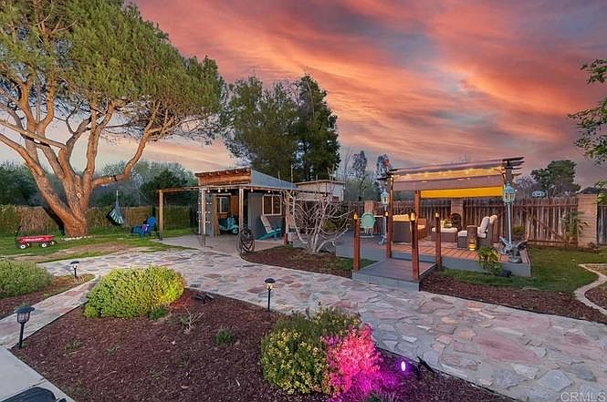 Secret garden style back back yard (this property has a double back yard)