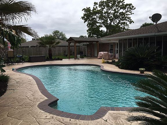2nd image of 707 Parkwood Dr