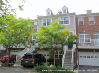 7 Swan Ct, Jersey City, NJ 07305