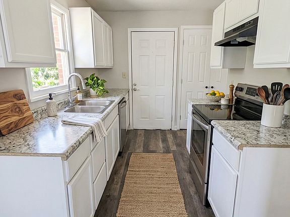 3rd image of 3334 Cottonwood Dr
