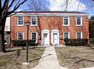 1504 Pebblecreek Dr, Glenview, IL 60025