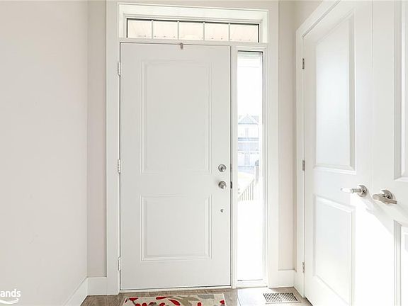 5th image of 142 Red Pine St
