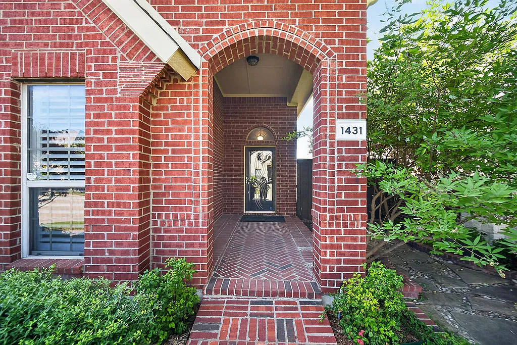 3 bed, 1896 sqft, $2,500 — Photo 4