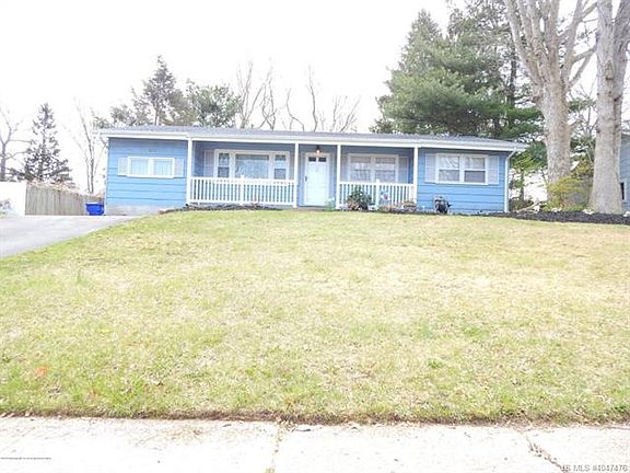 2nd image of 913 Stafford Dr