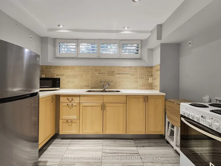 25 Carscadden Dr #LOWER — Photo 4