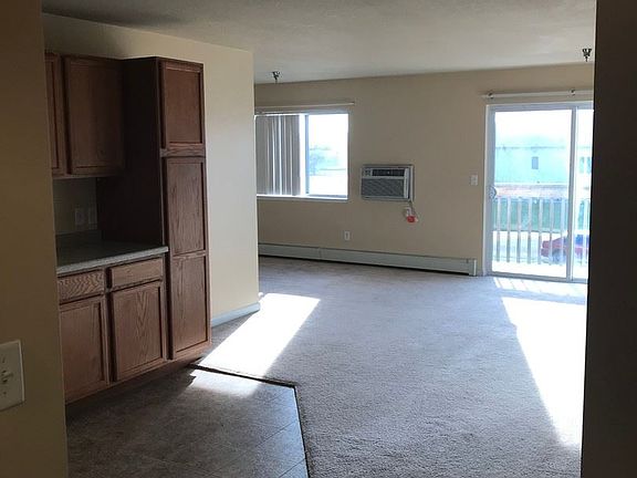 3rd image of 106 Cottonwood Ave N #7729594