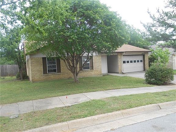 3rd image of 1701 Glenview Ln