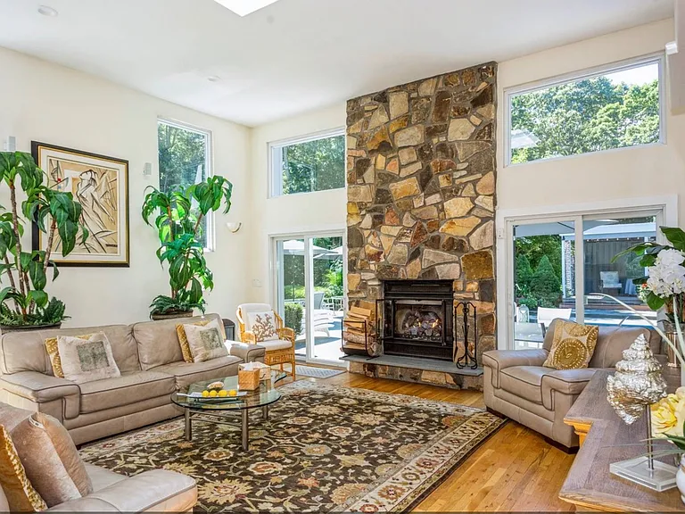 Peconic Hills Dr — Photo 3