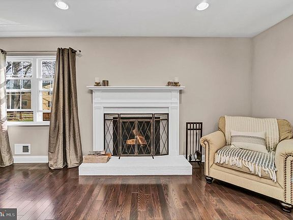 5th image of 1309 Lincoln Woods Dr