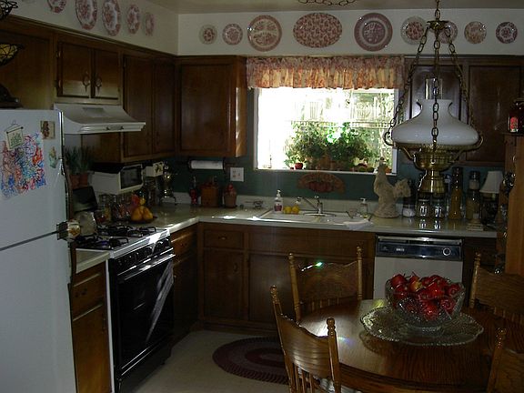 4th image of 829 W Rainbow Blvd