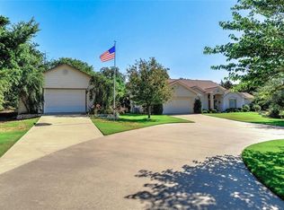 200 Cayuga Trl, Lake Kiowa, TX 76240