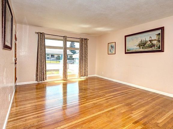 5th image of 3415 Marten Ave