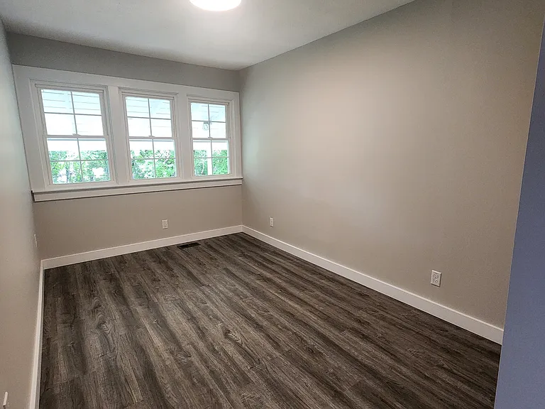 1067 Crescent Dr — Photo 10