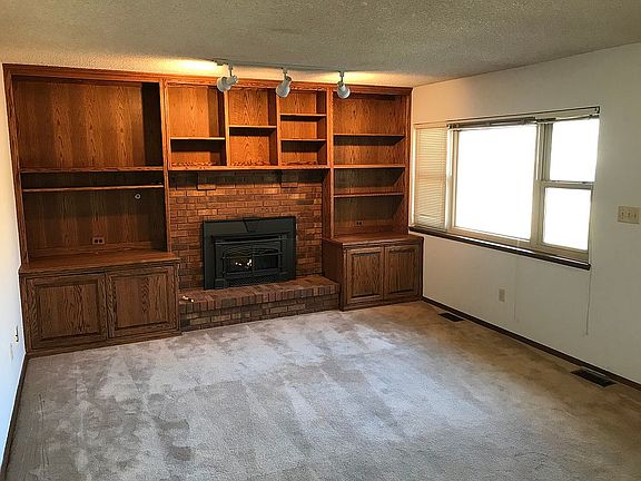 Living Room & gas fireplace
