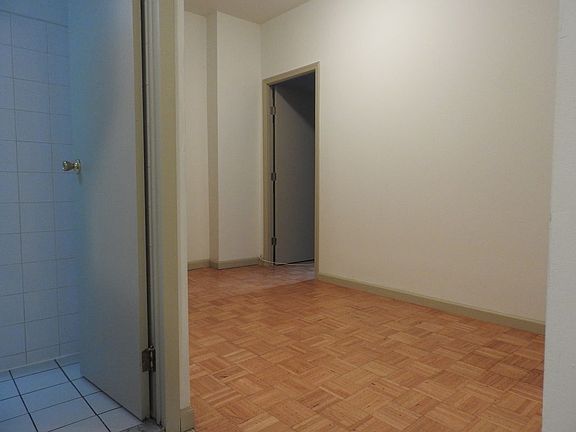 3rd image of 58 W 48th St APT 4R