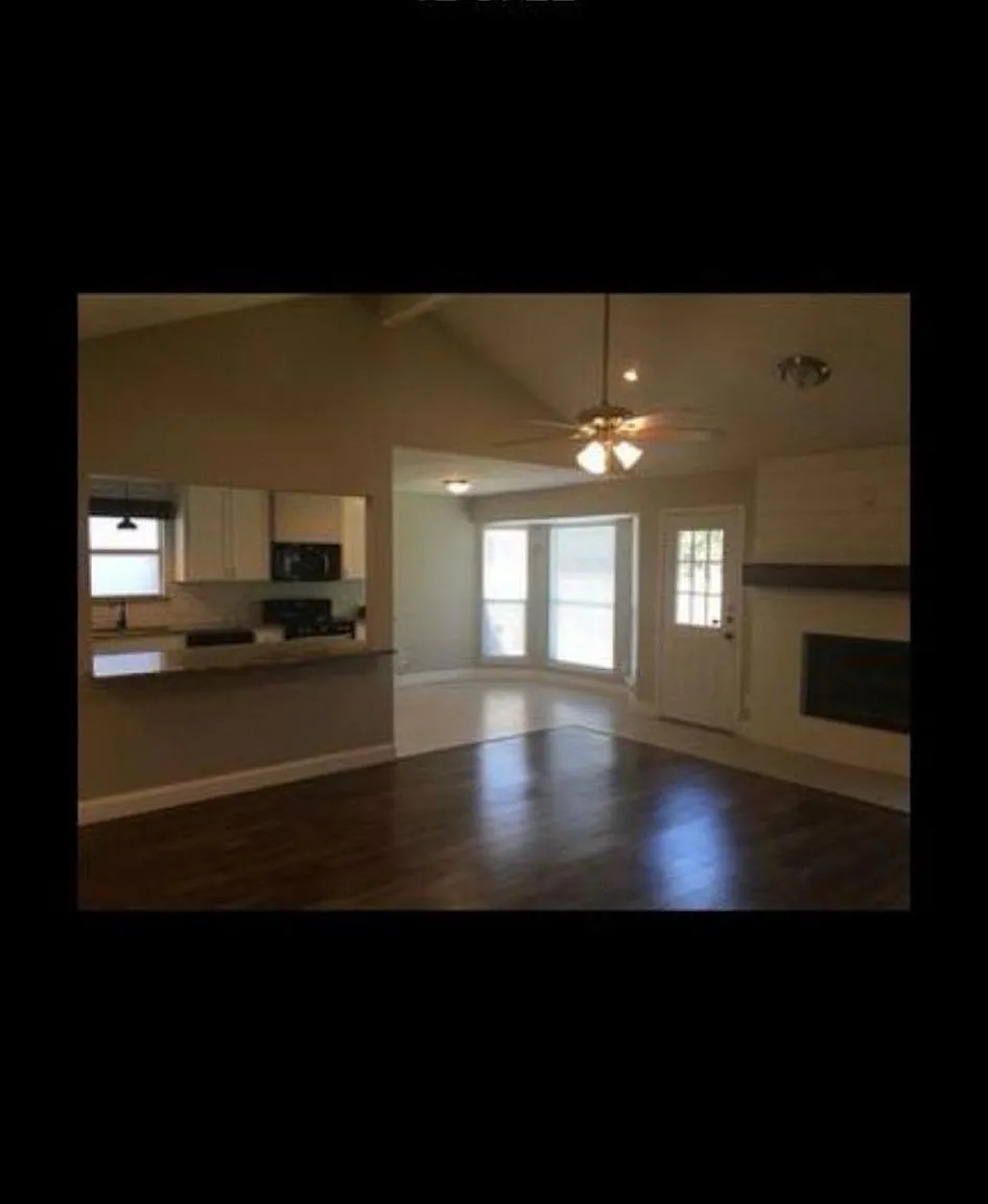 3 bed, 1500 sqft, $2,100 — Photo 3