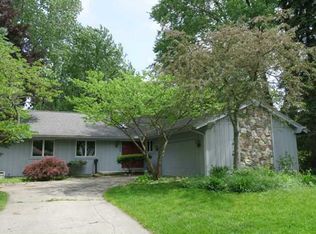 5944 Highland View Dr, Sylvania, OH 43560