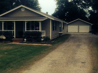 6398 39th St, Groves, TX 77619