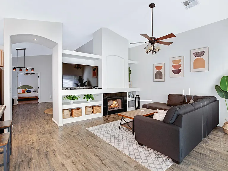 559 W Scott Ave — Photo 19