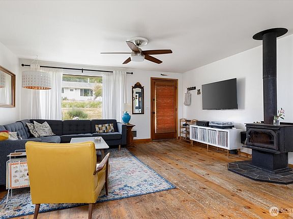 5th image of 975 Ferry Avenue