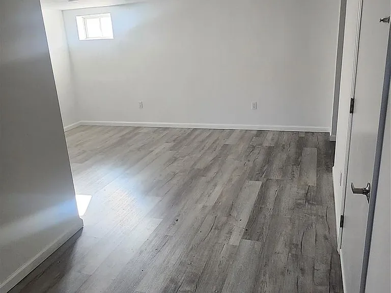 1524 Express Dr S — Photo 13