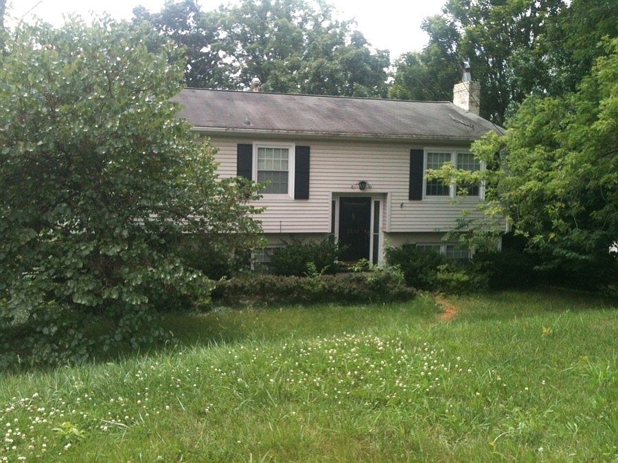 1st image of 3050 Glenmont Dr