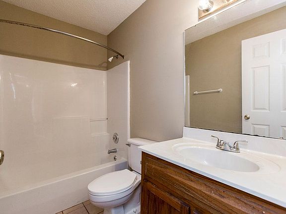 4th image of 19 Heppner Ln #U2mntb437