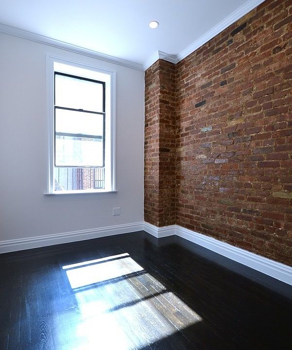 2nd image of 322 E 11th St APT 15