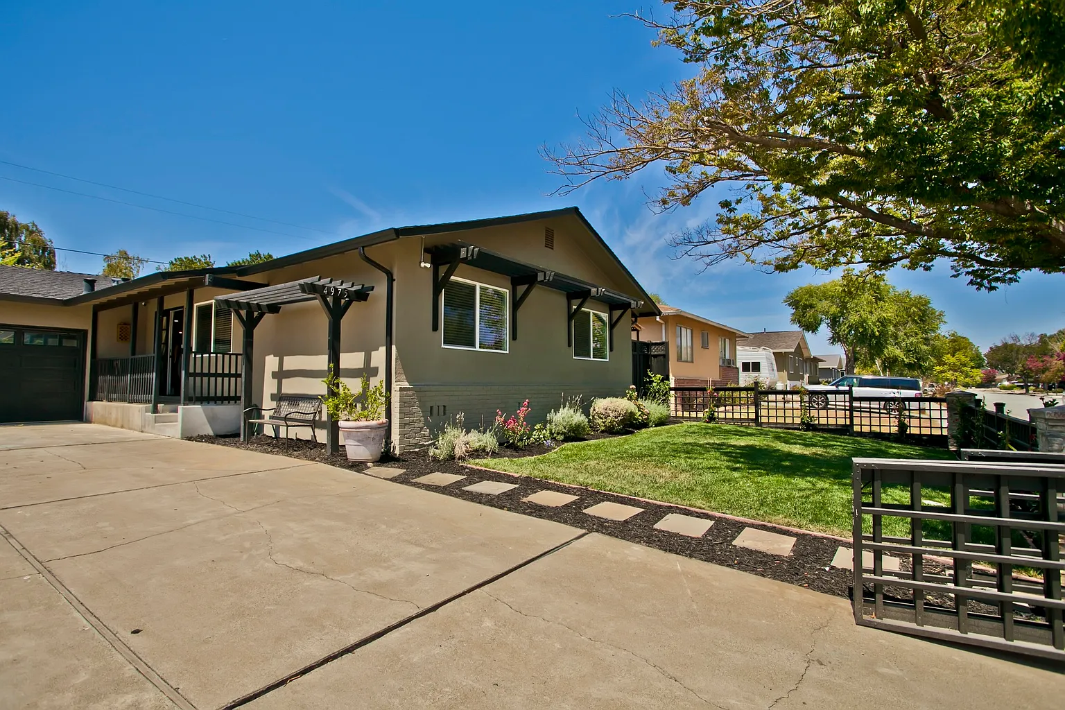4975 Sandy Ln photo 1