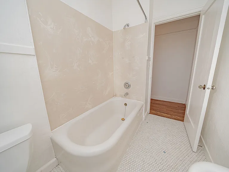 544 37th Street — Photo 11