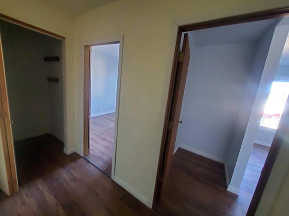 5th image of 209 1/2 S H St