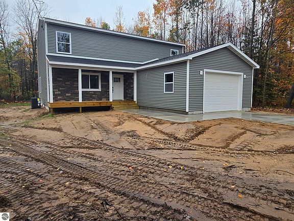 3rd image of 135 Spring Valley Dr