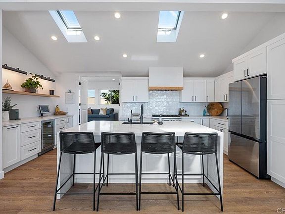 3rd image of 1875 Parliament Rd